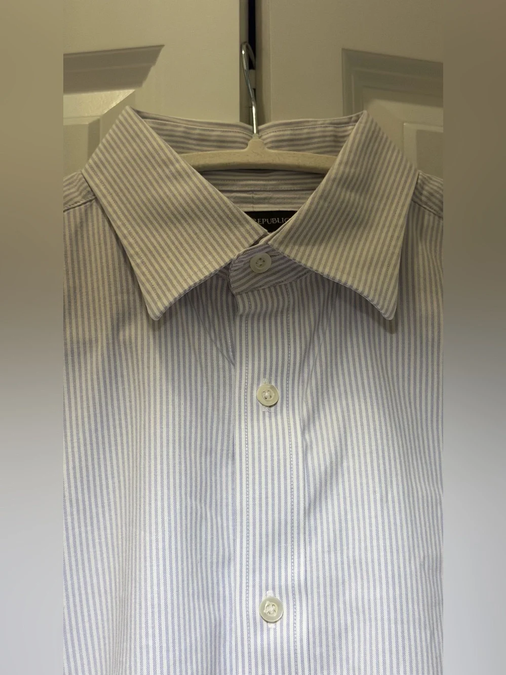 Banana Republic Men's Tailored Slim Fit Dress Shirt - Pinstripe - Lge (16-16.5)
